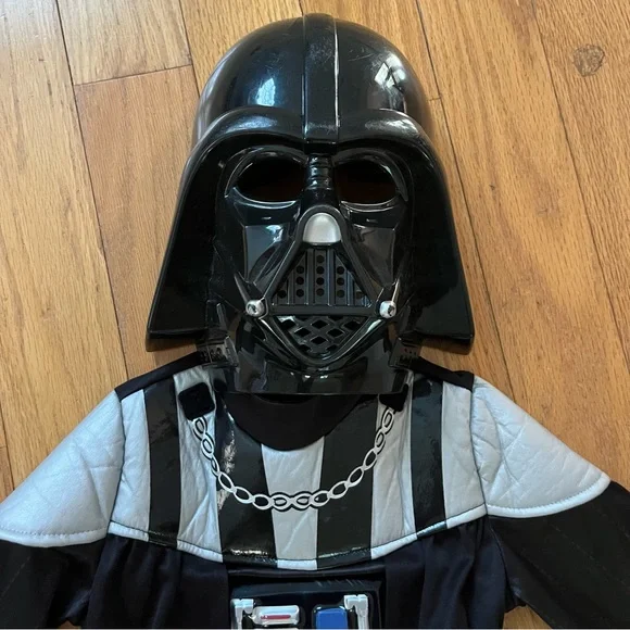 Kids Darth Vader Costume - Size 4T- Disney Store- Halloween- - Picture 2 of 8